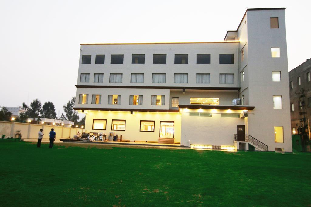 One Earth Trinetar Hotel Jammu Exterior photo